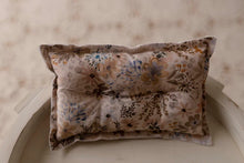 Load image into Gallery viewer, Pillows
