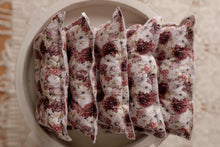 Load image into Gallery viewer, Roses Pillow
