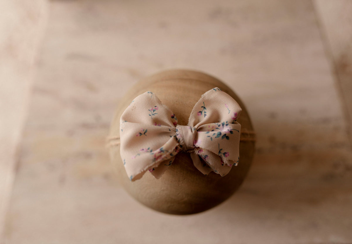 Vintage Bloom bow sitter tieback by Olive & Lace